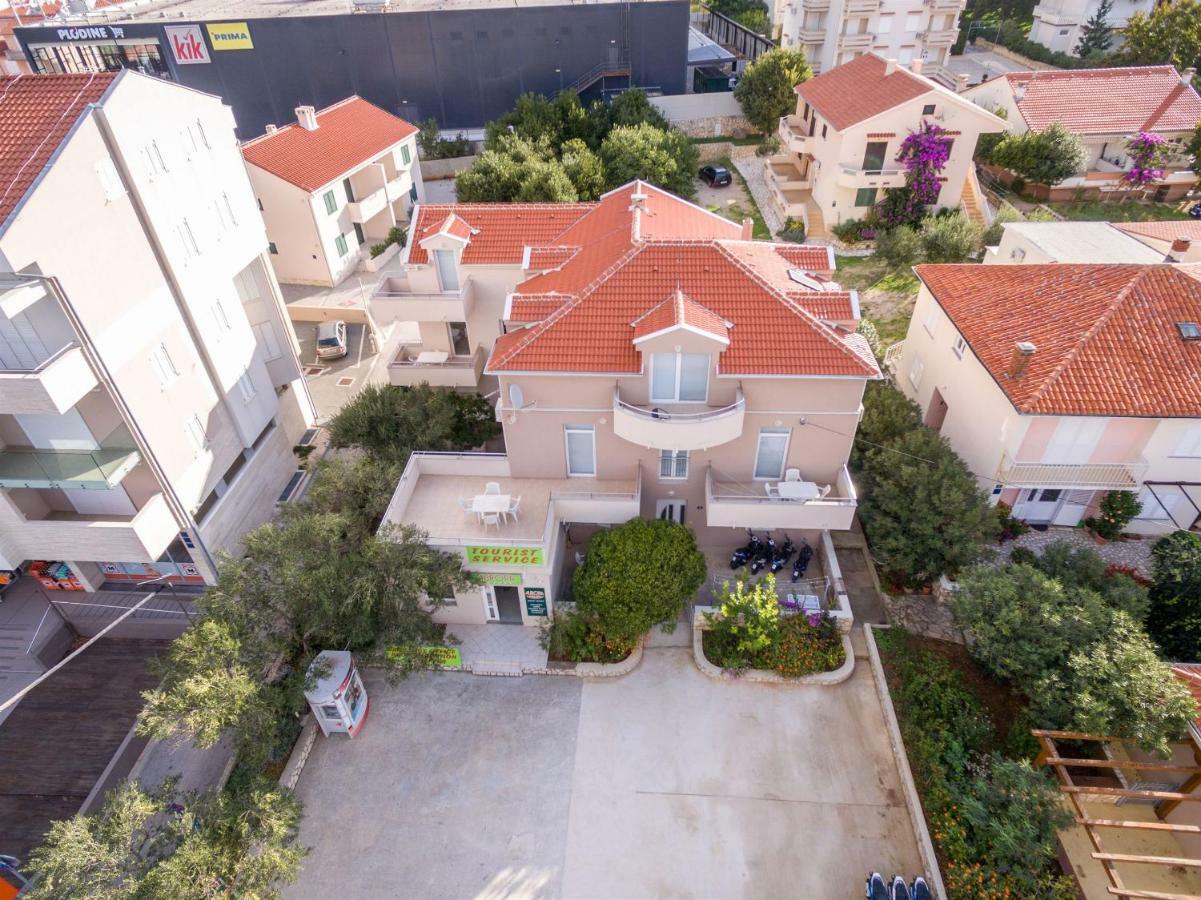 Apartments Karolina Novalja Exterior photo